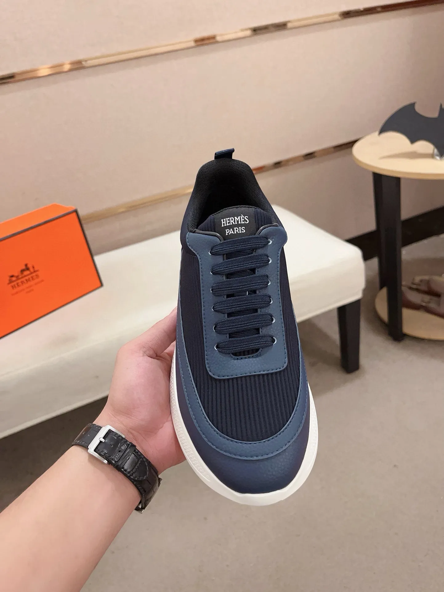 Men's clothing and shoes💰: 440💰《HERMES》【Classic original single version】Hermès; top 🔝purchasing agent🔍🔍men's latest 🇺🇸 counter sales simultaneously, imported from Italy original ▲▲cowhide ▲▲ (high-end, nobility, class) ) Exquisite workmanship (Italian 🇮🇹 imported water-dyed 🐂 cowhide lining) sole: original sole provided by the original factory, ⚠️exclusive double-layer activity·TPR·rubber·combined molded outsole; super comfortable·wear-resistant·non-slip·environmental protection The real thing is more beautiful if you take the real thing (high quality, follow the order). You can enter and exit the counter at will * Number of yards: 38-44 (45 can be customized and cannot be returned or exchanged)